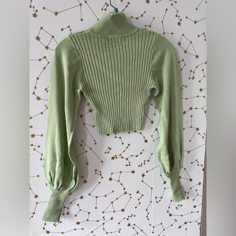 Sage green cropped turtle neck sweater ✨